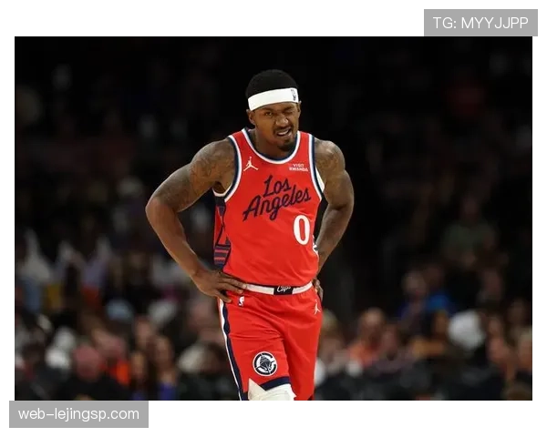 布拉德利·比尔提升无球跑动效率显著拉开与哈登的得分差距